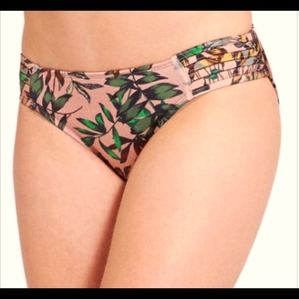 Athleta aqualuxe print strappy bottom.